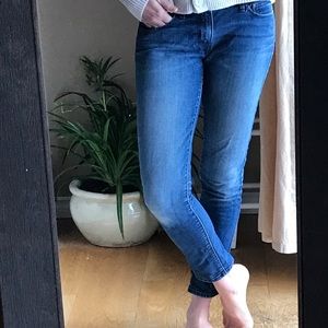 Levi’s Demo Curve. “Modern Rise Skinny”.